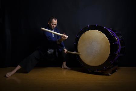 Kaoru Watanabe playing Taiko drums