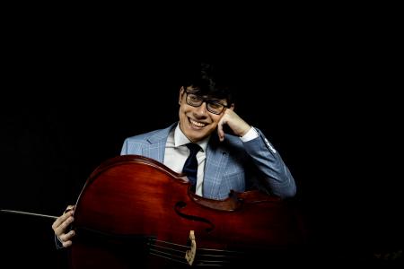 Zlatomir Fung posed with a cello