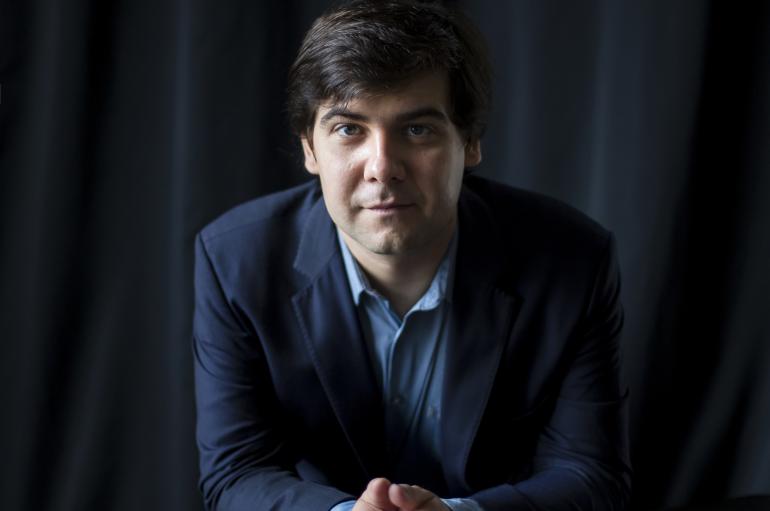 Image of Vadym Kholodenko leaning on his piano