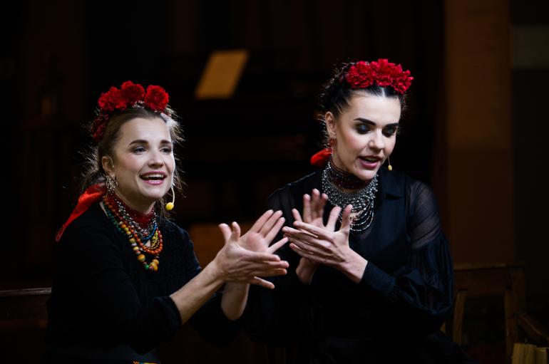Kurbasy performs a song