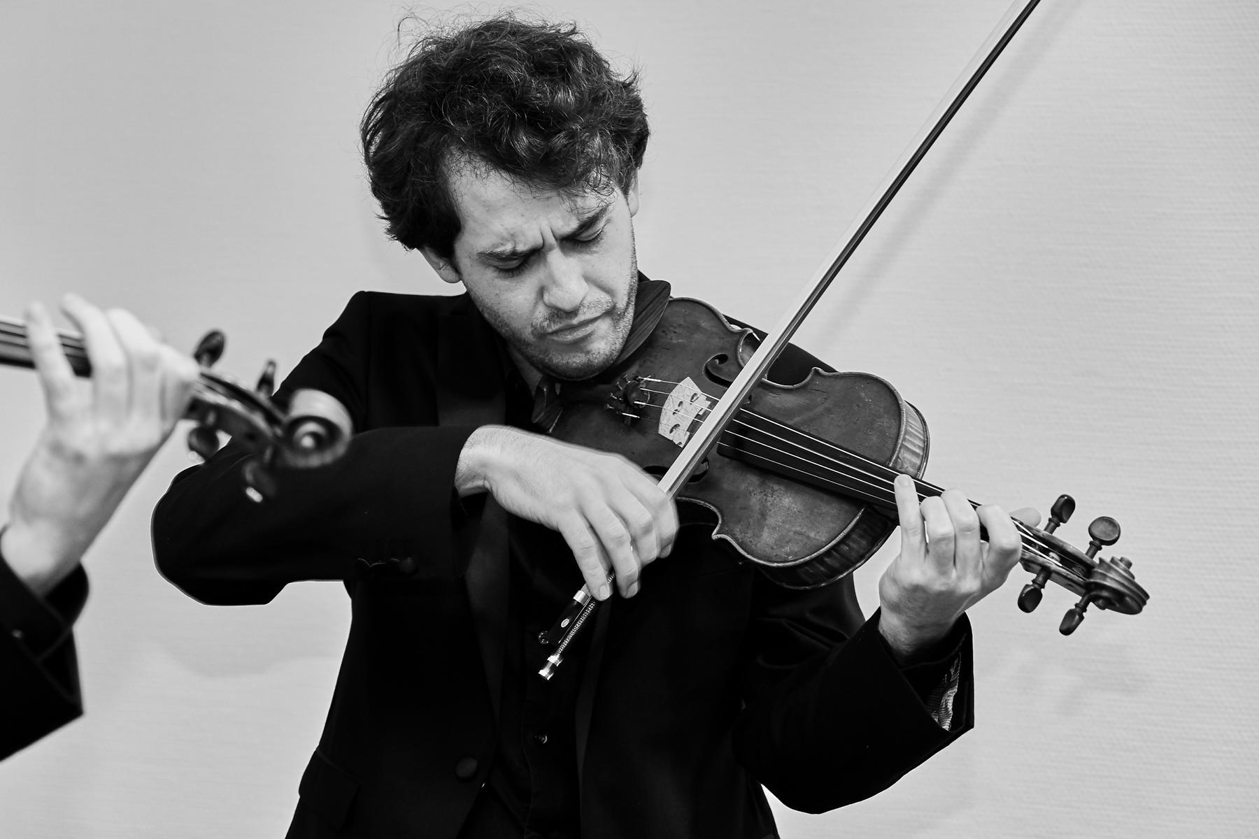 Daniel Stoll playing violin