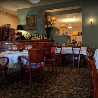 Photo of La Petite Folie's front dining room
