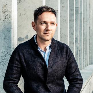 Iestyn Davies looking into the distance
