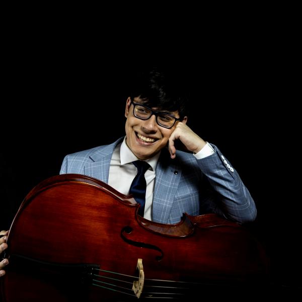 Zlatomir Fung posed with a cello