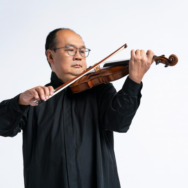Robert Chen plays the violin.