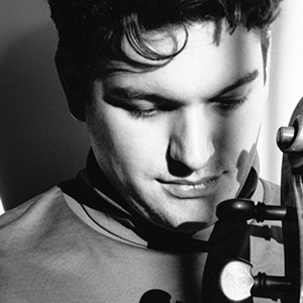Gabriel Cabezas, cello 