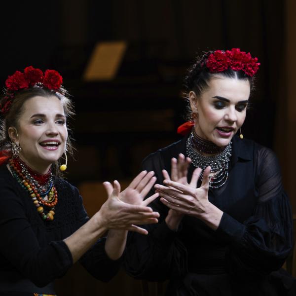 Kurbasy performing