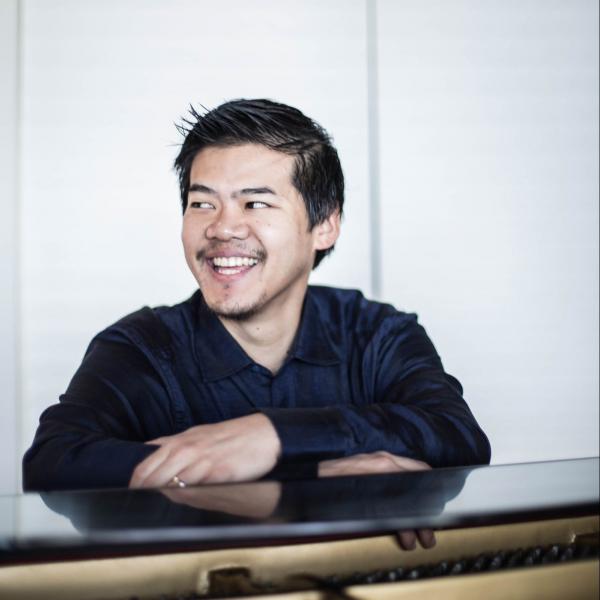 Winston Choi, piano headshot
